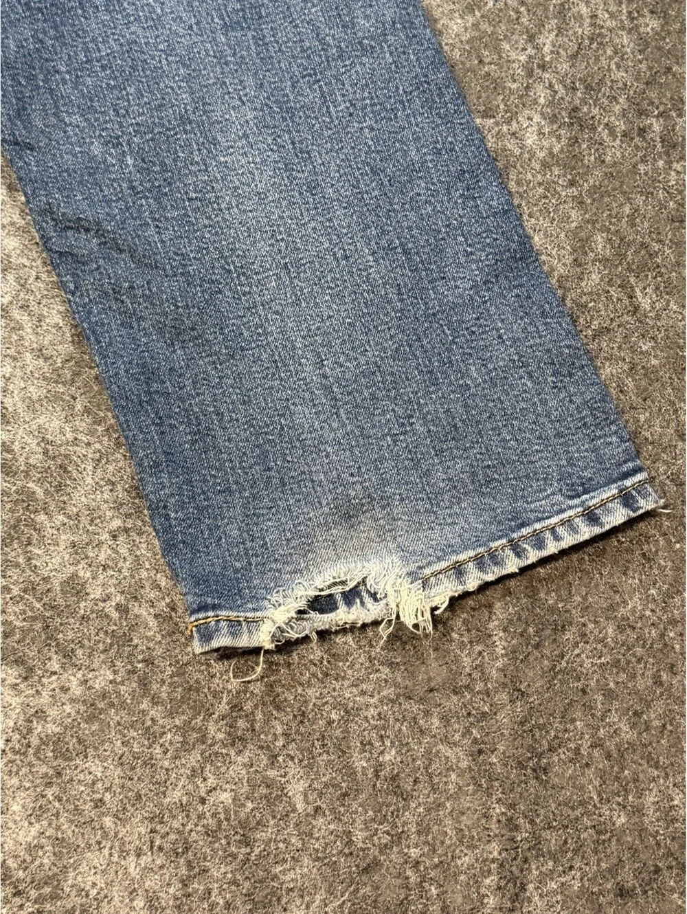 Levis 505 Regular Fit Jeans Mens 38x30 Blue Medium Wash Straight Leg Distressed